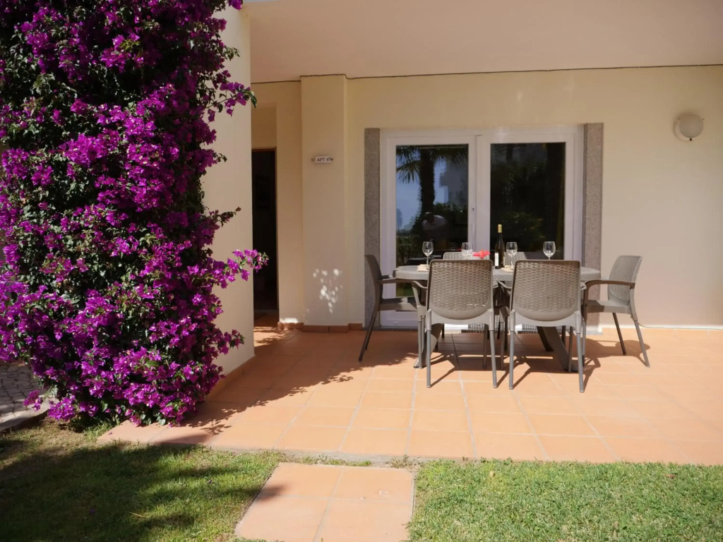 Spacious Apartment near Porto de Mos Beach, Lagos.