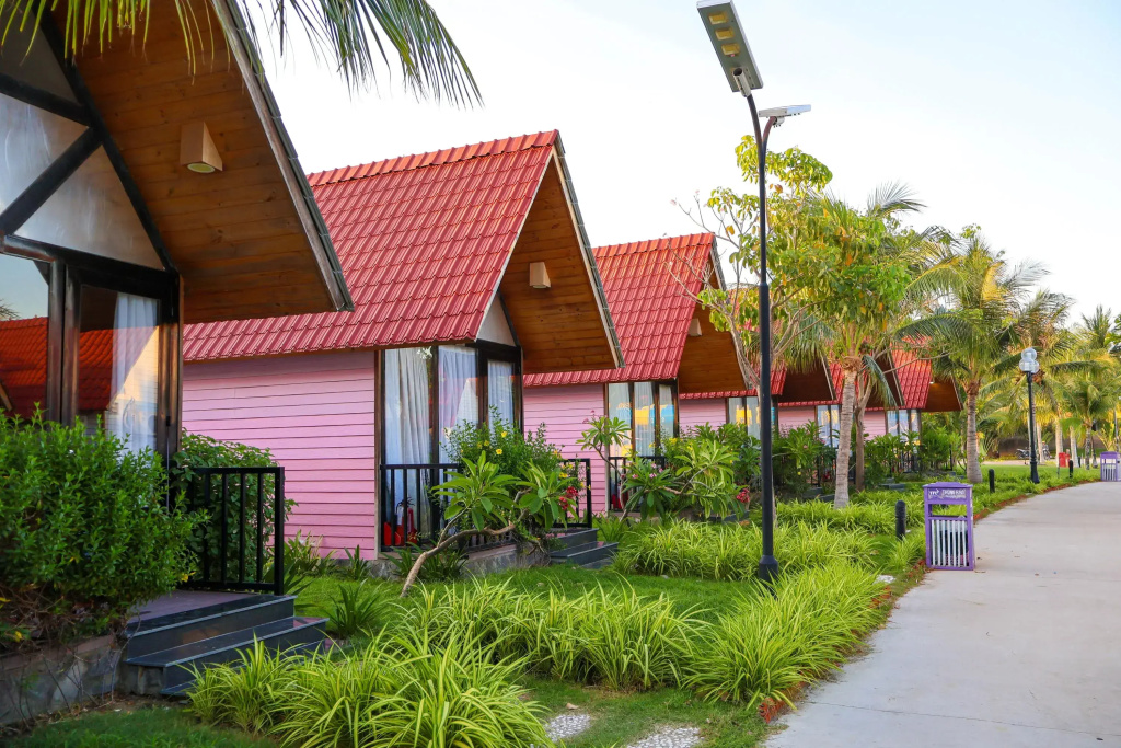 Double Bungalow with pool view (full double bed)