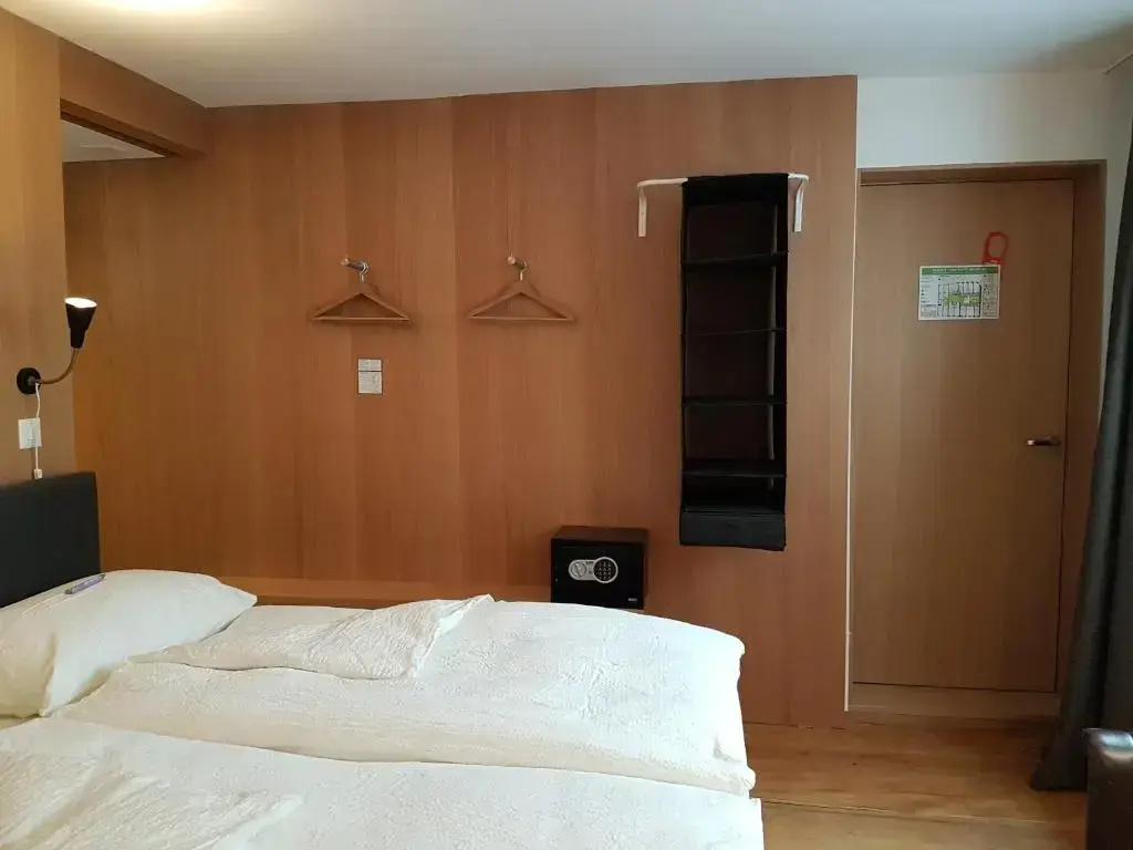 East-West Riverside Hotel - Chambres