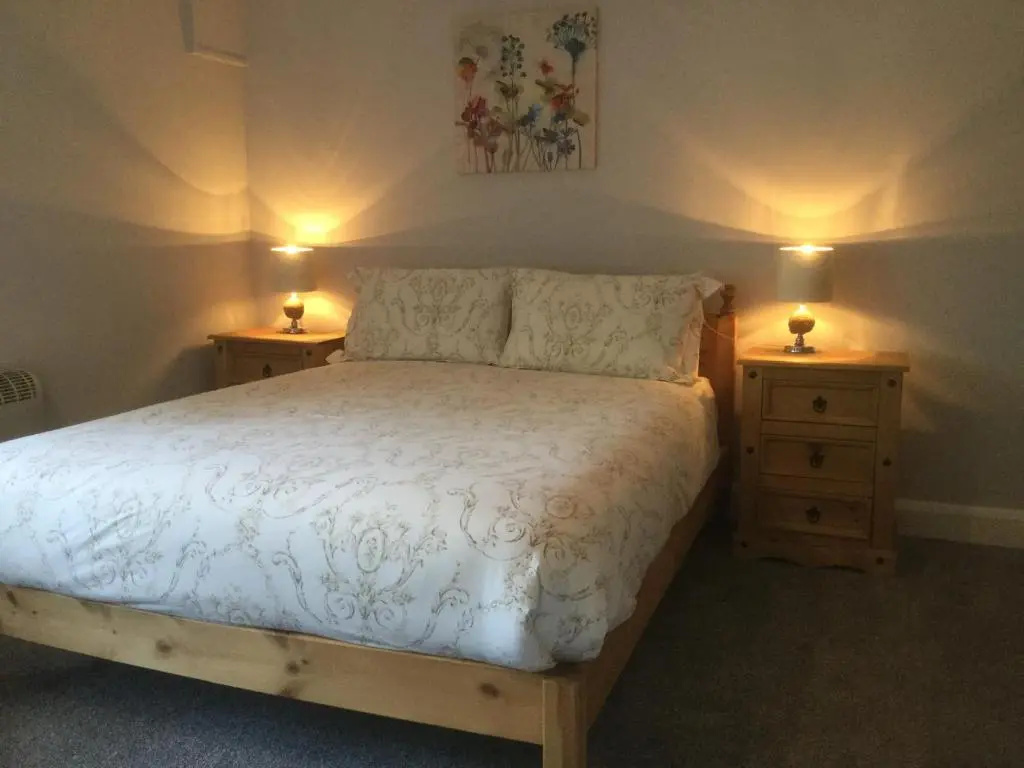 Deluxe Double room (full double bed)