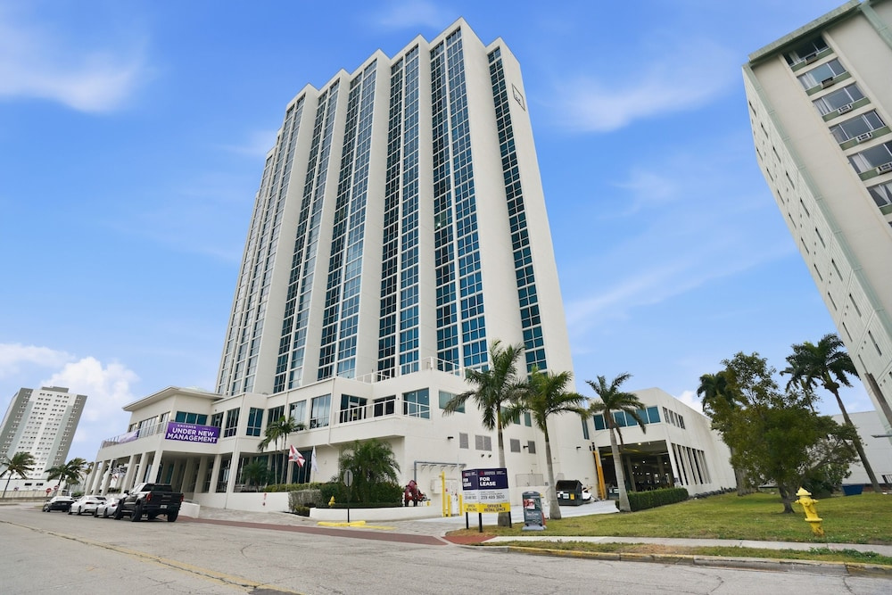 Luxurious Waterfront Condo At Alta Mar 2 Bedroom Condo