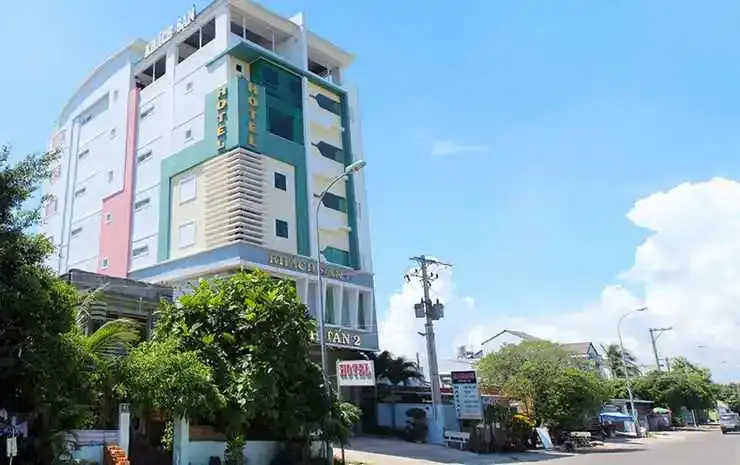 Khách sạn Huỳnh Tấn 2