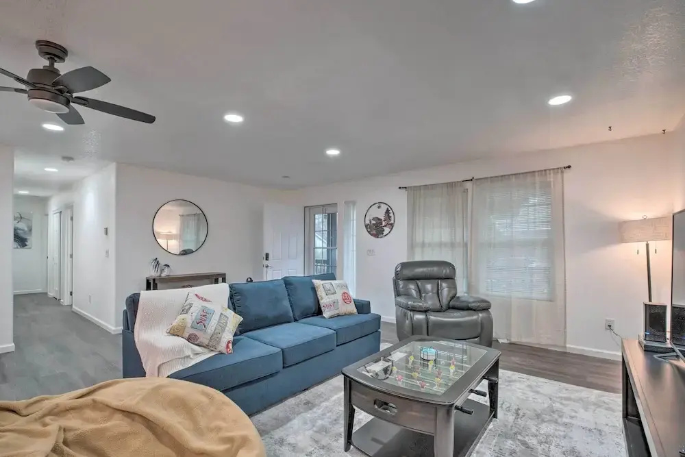 Pet-friendly PNW Home, 1 Mi to Rockaway Beach