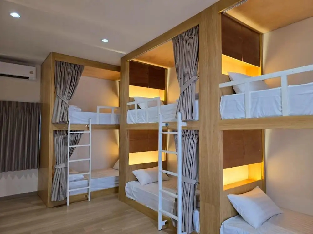Отель Inn De Sea Poshtel в Бангкоке