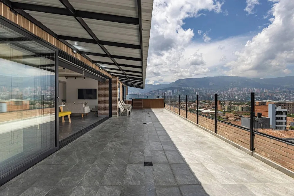 Grandioso Penthouse con Vista Panoramica y Jacuzzi