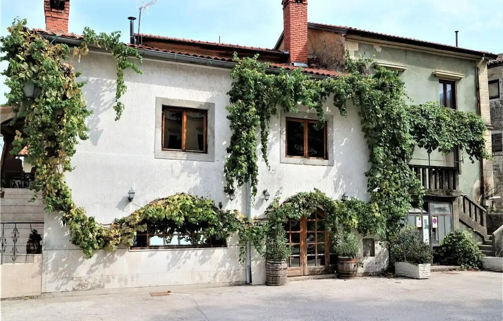 Nice Apartment in Kastav with Hot Tub & 1 Bedrooms