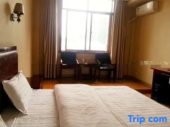 Deluxe Single Suite