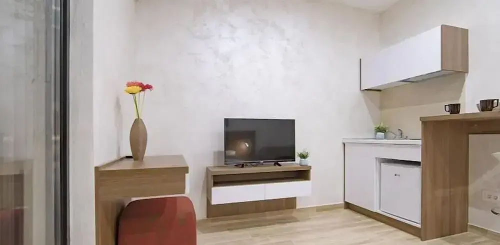 Deluxe Studio