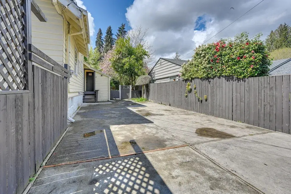 Seattle Home w/ Private Yard ~ 8 Mi to Dtwn!