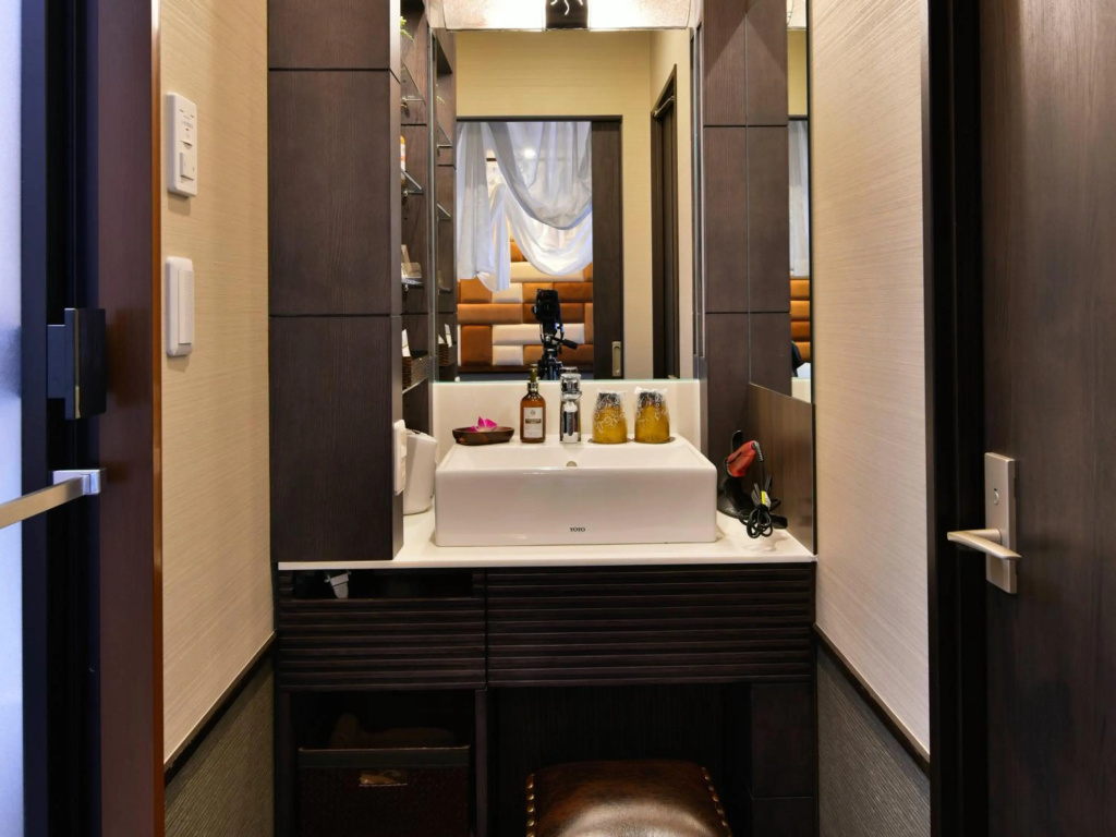 Hotel Petit Bali Garden Shin Okubo - Shinjuku Sta 10min walk - — фото