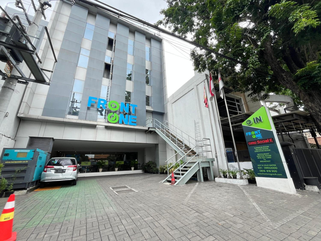 Front One Hotel Gresik