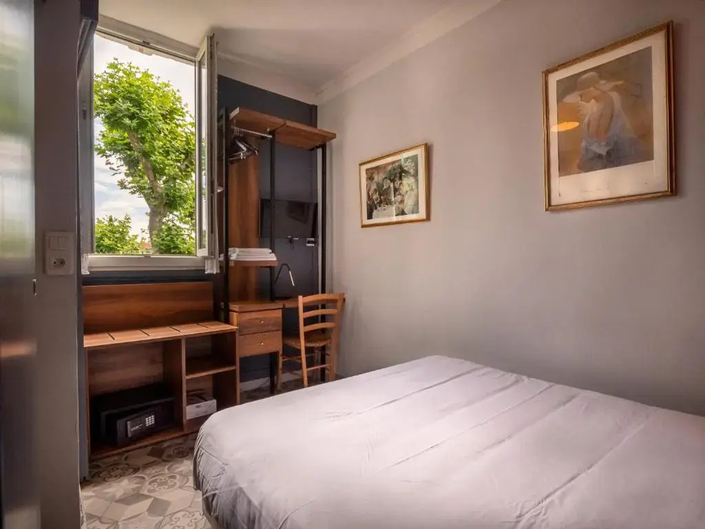 Standard Double room (full double bed)