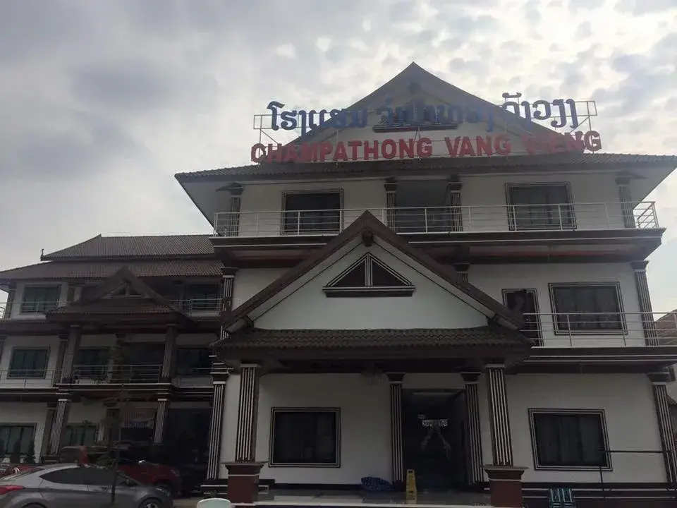 Champathong Vangvieng Hotel
