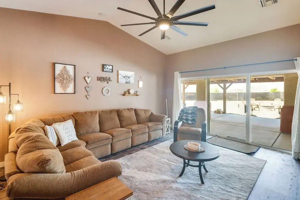 Bullhead City Oasis w/ Fire Pit + Mtn View! — фото 4