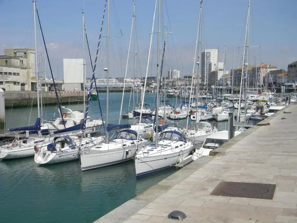 Standard Double room with harbour view (full double bed)