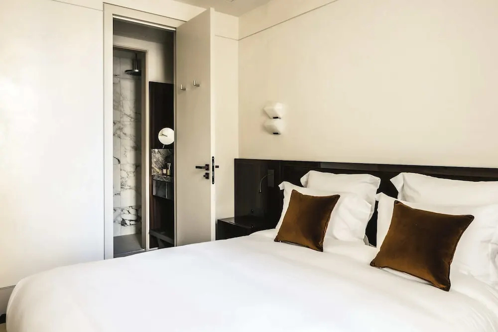 Mondovi Luxury Suites 53