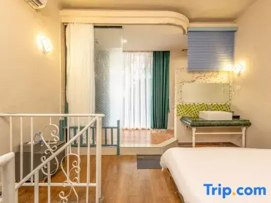 Economy room