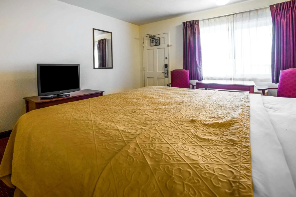 Standard Double room (full double bed)