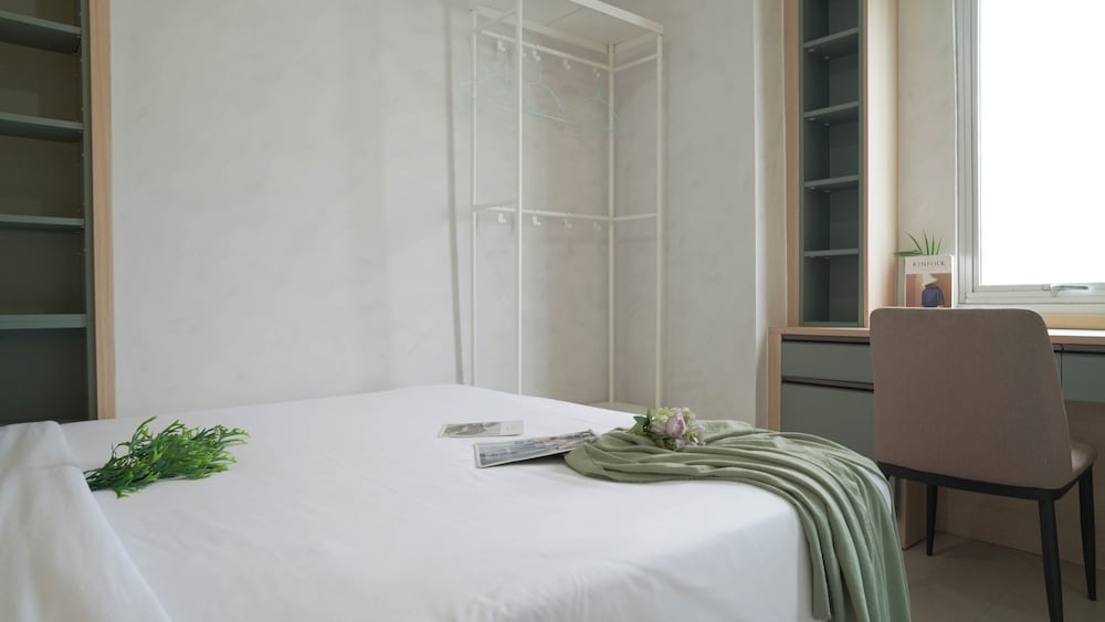 Pleasant White 3Br At Bassura City Apartment