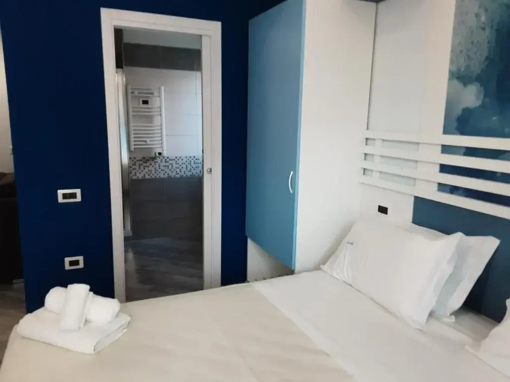 Standard Double room with balcony (full double bed)