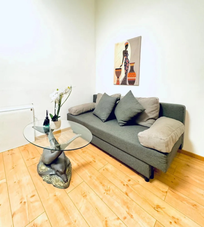 Spacious Private Room Near FAC Platz