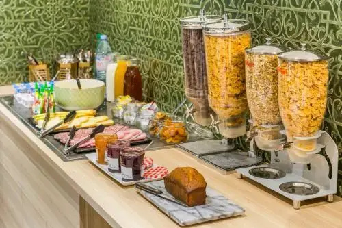 Food & Beverage