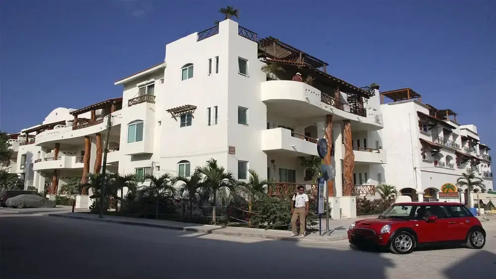 Las Olas 202 by PRP