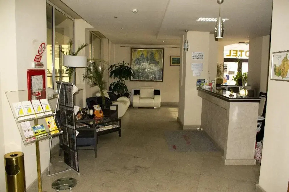 Lobby & Reception