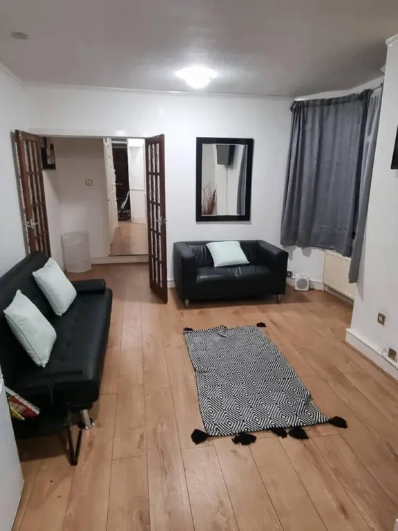 Lovely 5-bed House in London