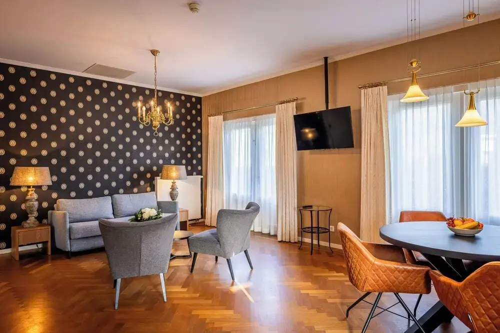Double Suite (full double bed)
