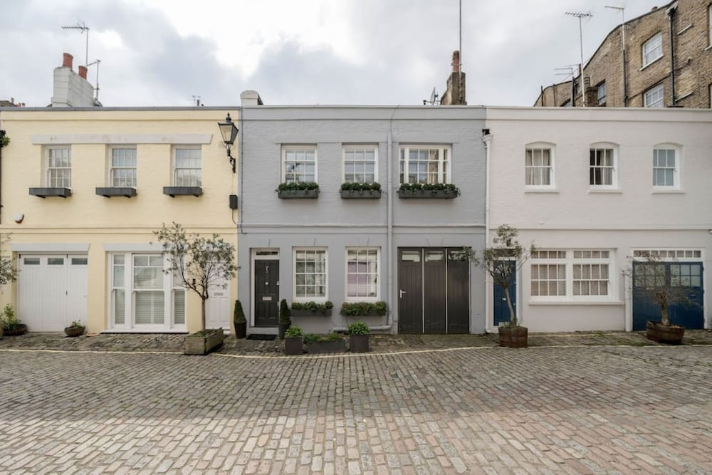 Conduit Mews Luxurious Mews House Next to Hyde Park