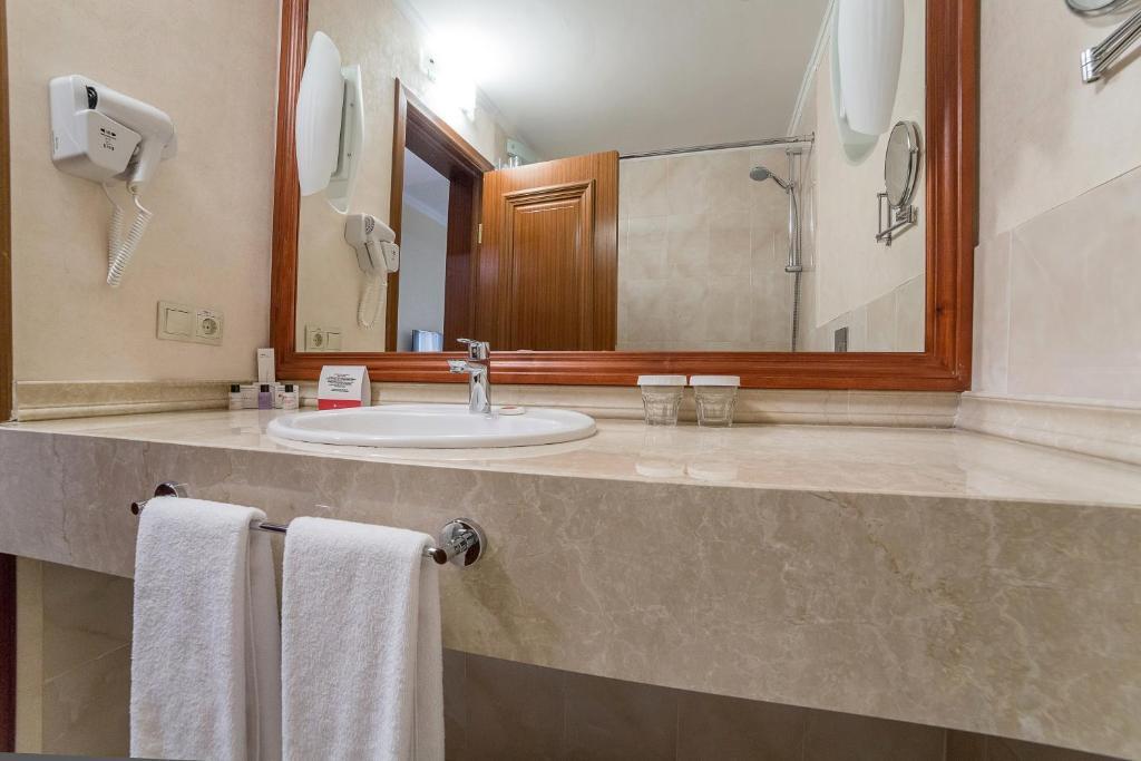 Двухместный люкс Executive двуспальная кровать в Ramada by Wyndham Almaty