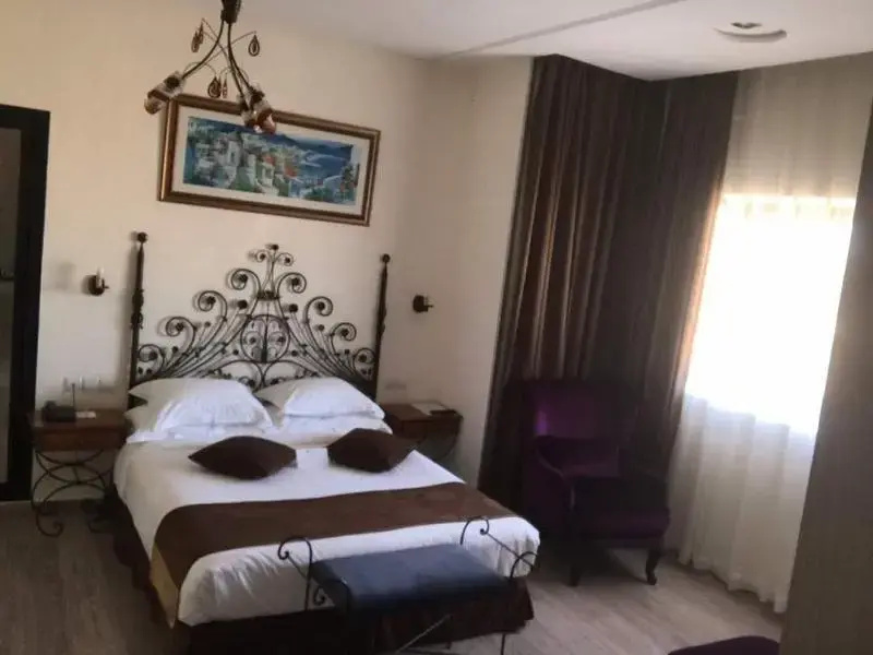 Prestige Double Suite full double bed