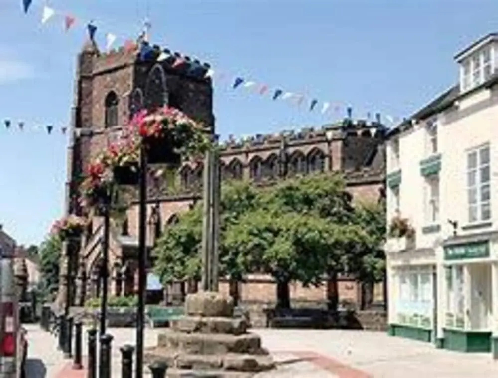 5-bed Town House in Newport