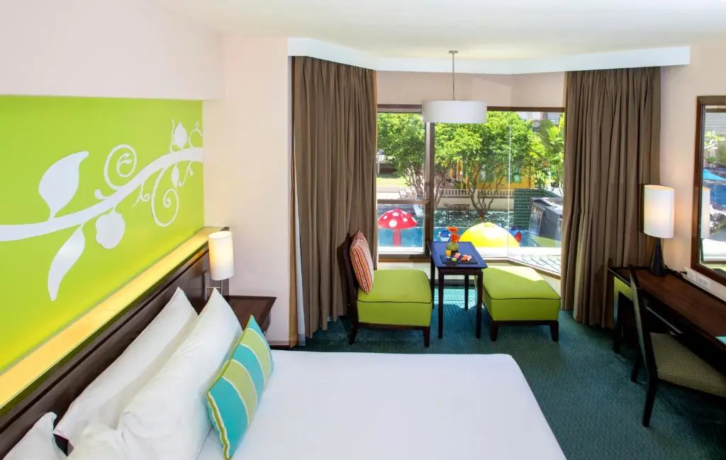 Deluxe Double room with pool view (full double bed)