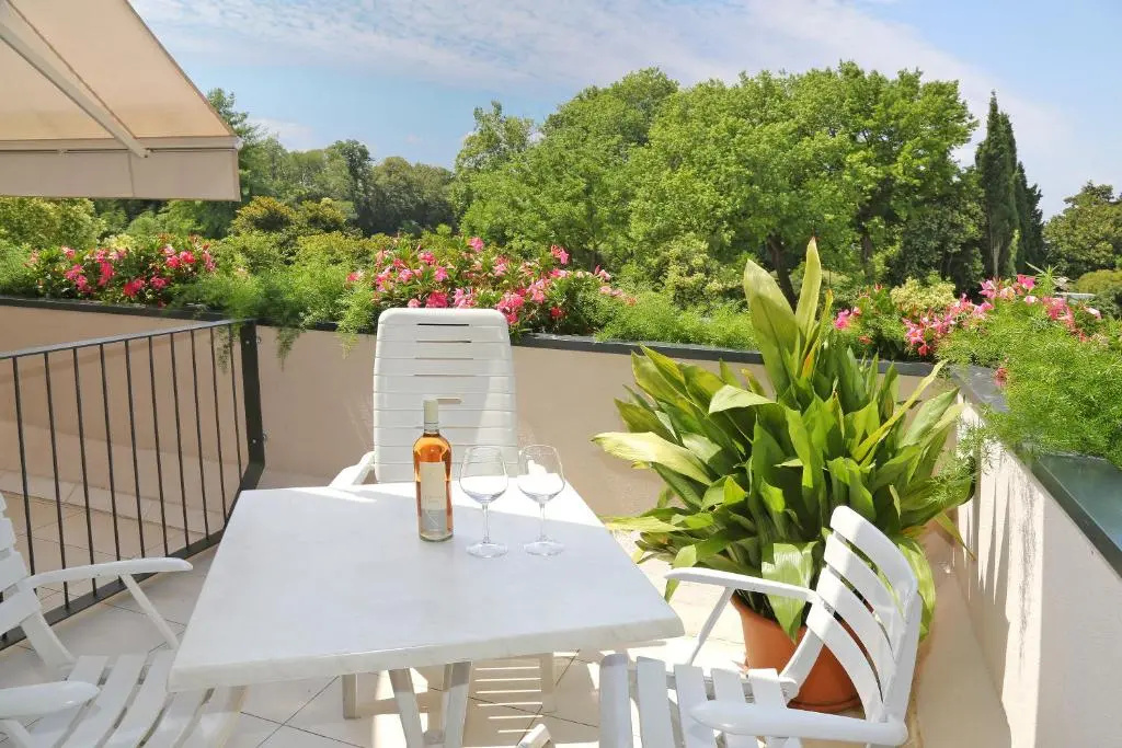 Balcony & Terrace