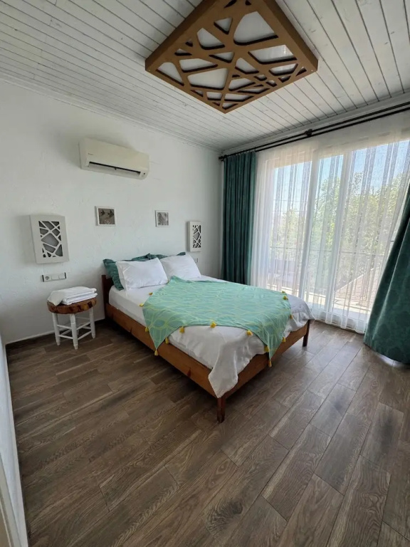 Standard Double room with balcony (full double bed)