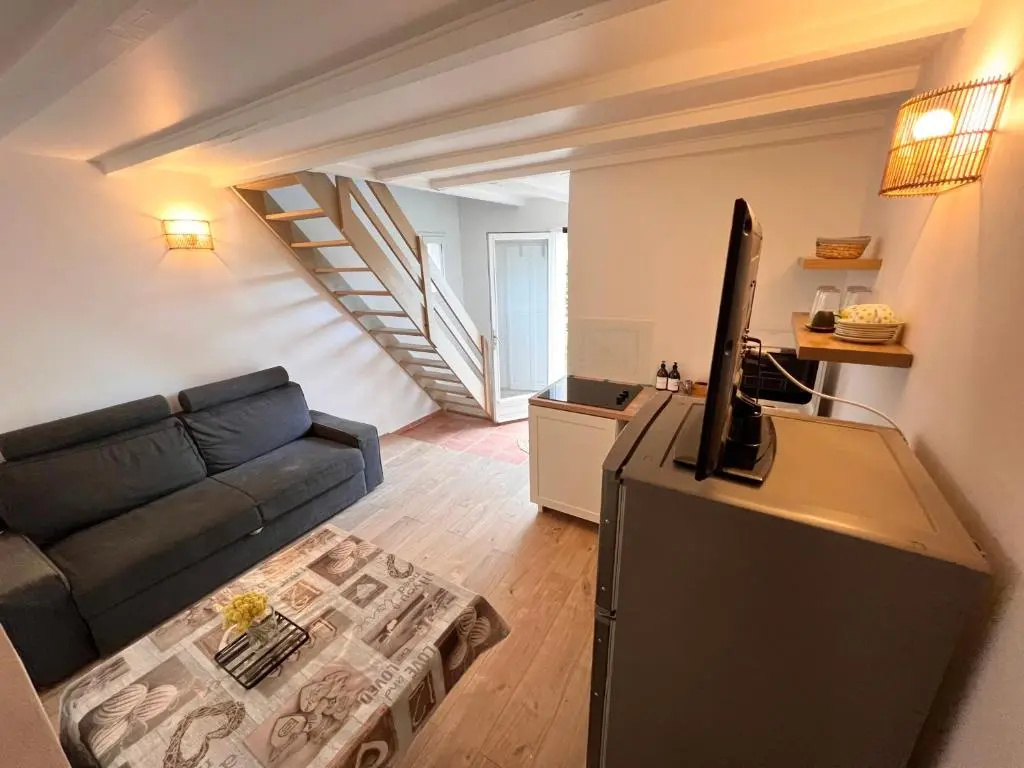 Afficher la photo 6 — T2 avec terrasse arborée proche LOURMARIN