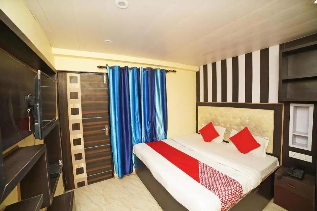 OYO Flagship 8594 Golden Nest