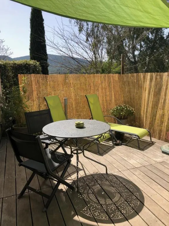 Voir la photo 3 — l'Oustaou B&B Piscine & Spa