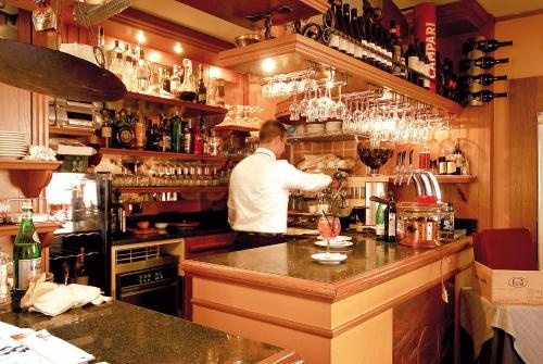 Food & Beverage