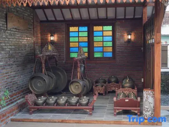 Dalem Jongke by Ubu Villa - 9 Bedrooms Villa in Yogyakarta