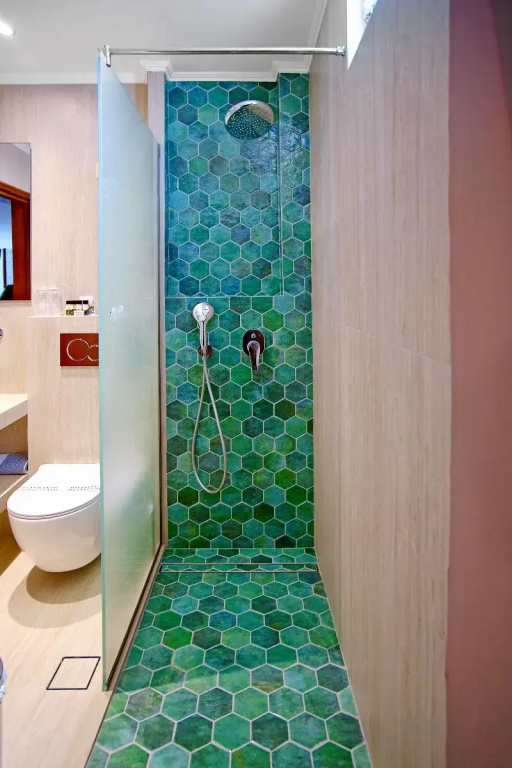 2 Bedrooms Suite with balcony and with sea view