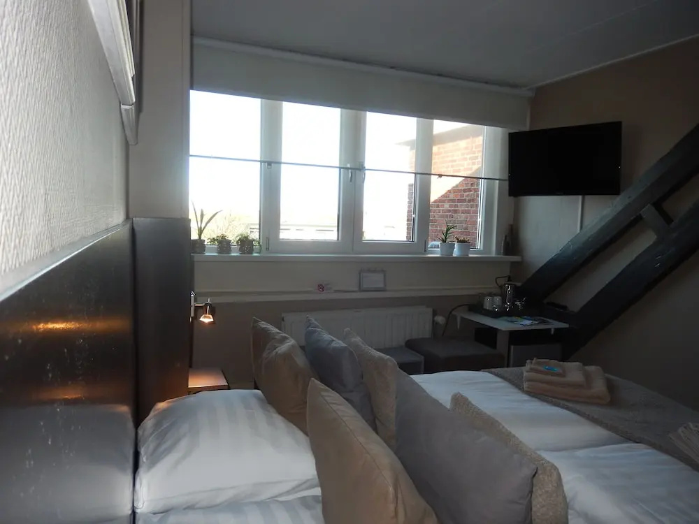 Economy room