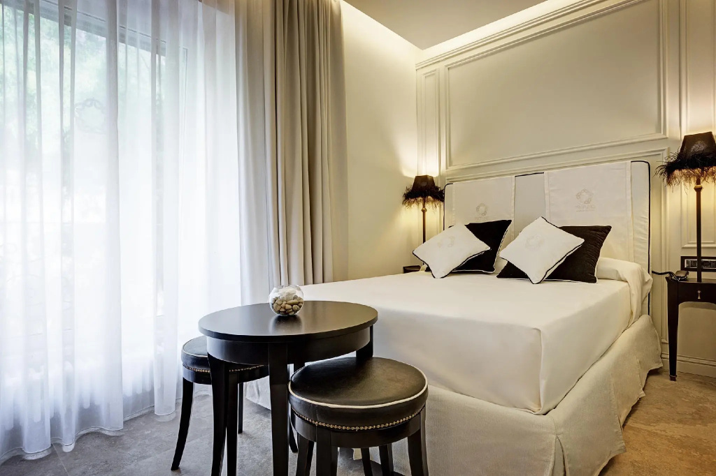 Smart (French Bed) room