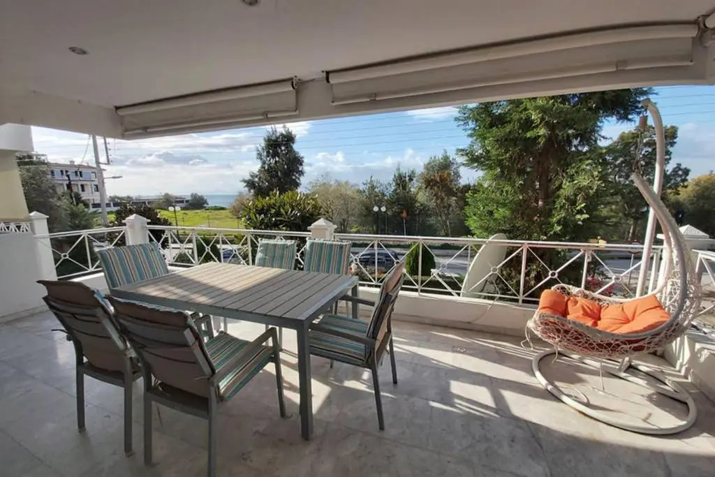 Luxury beachfront 3 bedroom apartment in Kavouri beach, Athens
