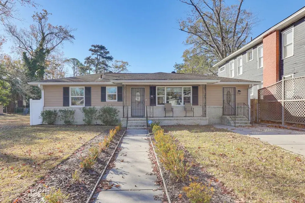 2 Mi to Downtown Savannah: Historic Home!