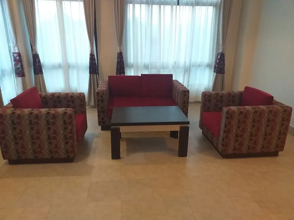 四人家庭套房，泳池景雙人床