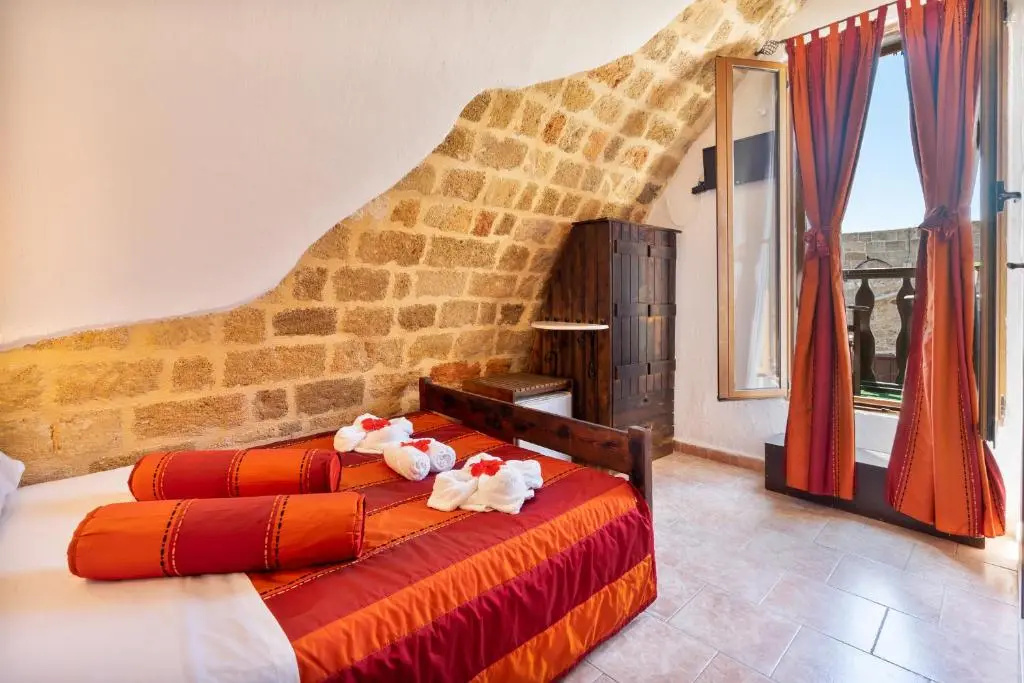 Standard Double room with balcony (full double bed)
