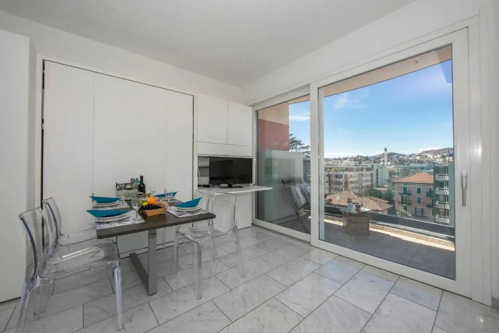 Apartment with mountain view